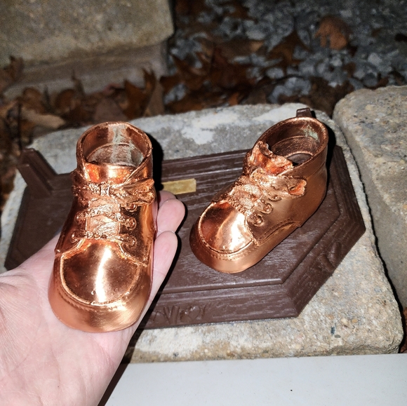 Vintage Bronzed Baby Shoes with Original Plaque - Picture 4 of 8